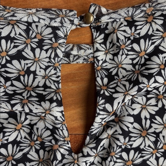 Daisy print blouse - Picture 8 of 14